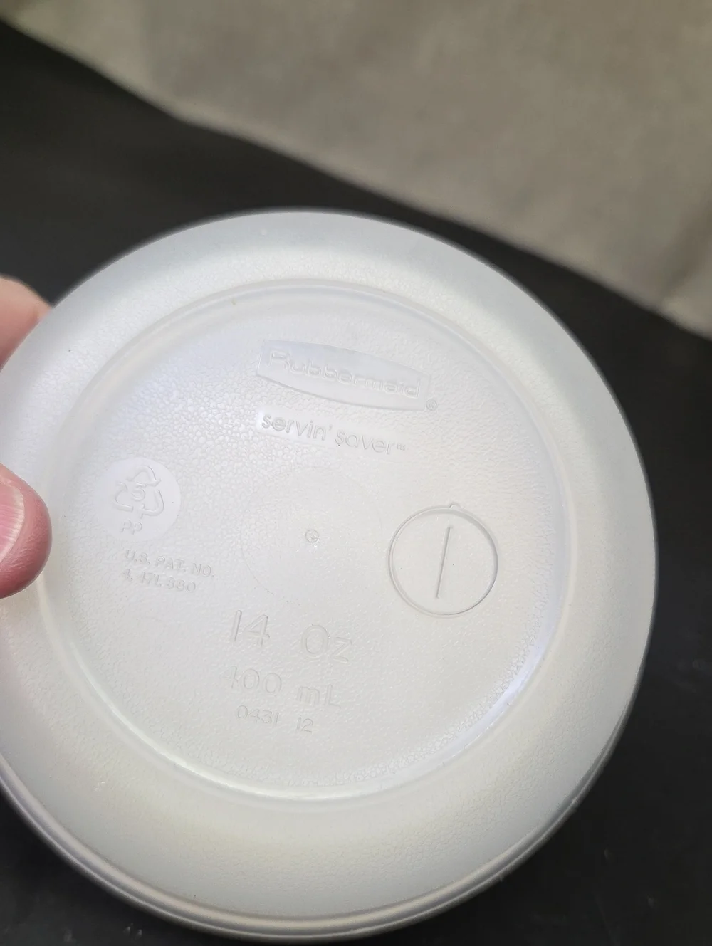4 Rubbermaid Containers With Lids‎
